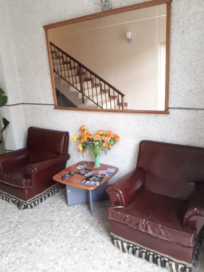 Hostal Oklahoma Reus Εξωτερικό φωτογραφία